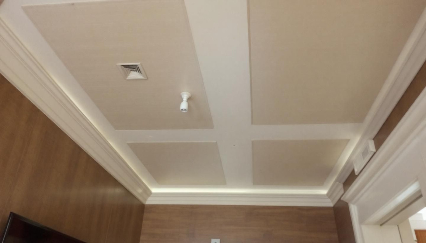 Optimiser l'isolation thermique avec un faux plafond en lattis-plâtre